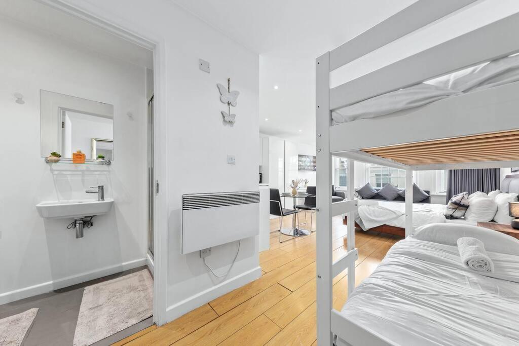 Piccadilly Haven, Flat In Vr12 Londra